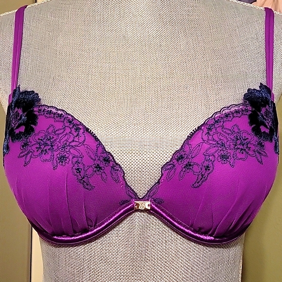 Victoria's Secret embroidered push up bra - Picture 2 of 9